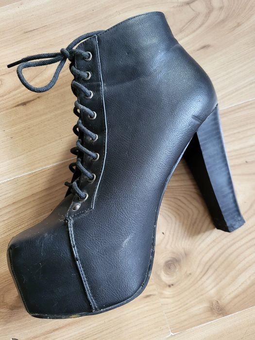 Buty lity na obcasie