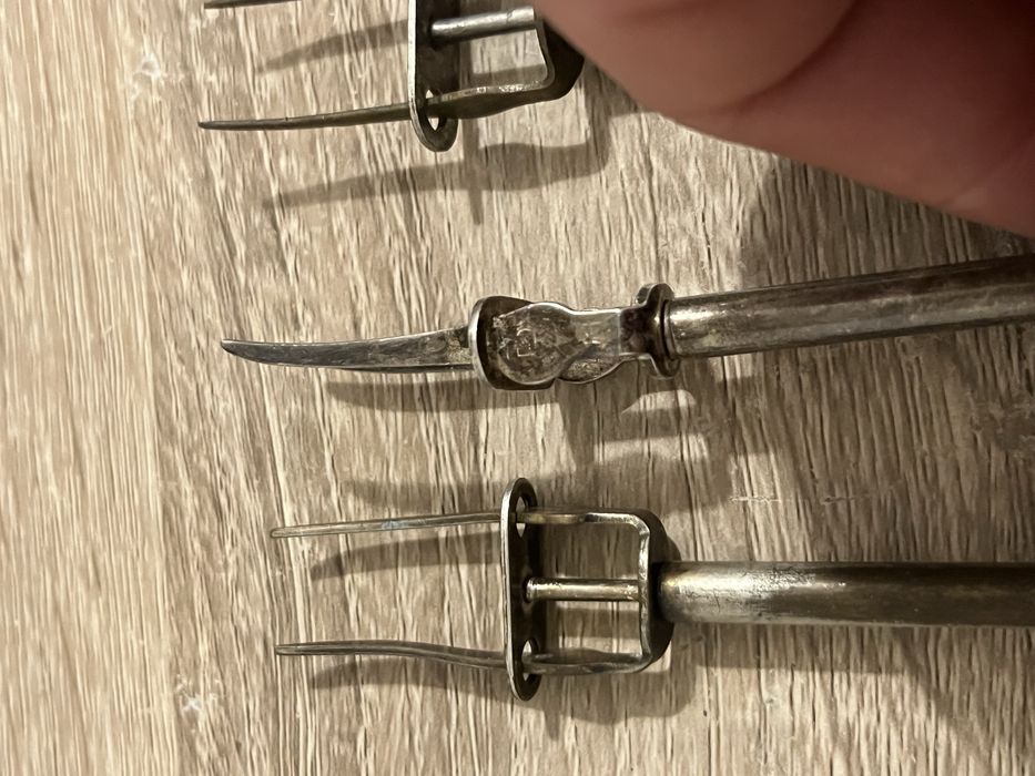 Sprężynowe widelczyki–  najprawdopodobniej srebrzony mosiądz