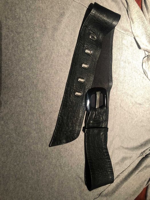cinto preto  em pele genuína Cortefiel, (114 cm comprimento total)