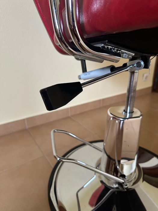 Poltrona hidráulica para barbearia / estética com apoio de cabeça