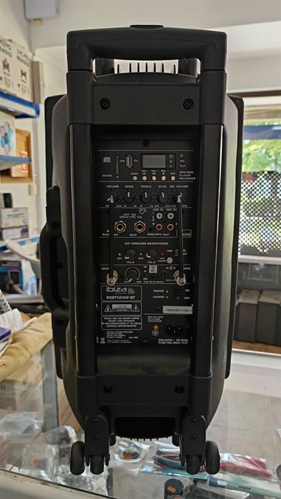 Coluna Amplificada 12" 700W USB/BT/SD/BAT VHF Preta IBIZA