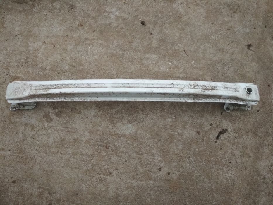 Задний усилитель бампера Skoda yeti