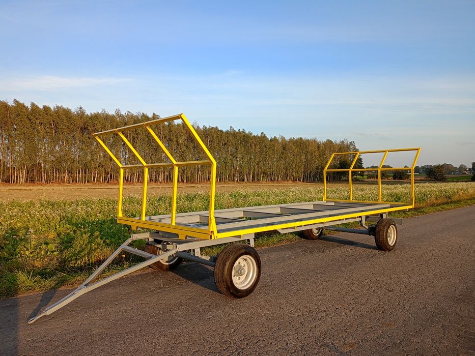 Przyczepa do bel skrzyniopalet lawetą platforma