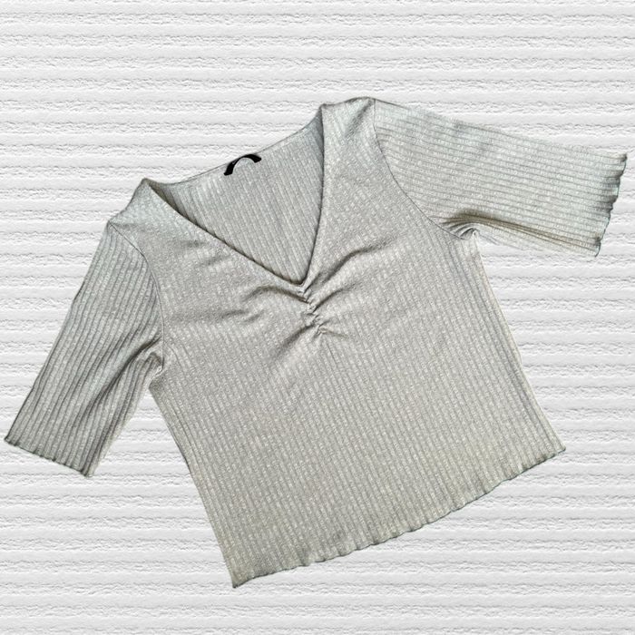 Жіночий топ різних фасонів