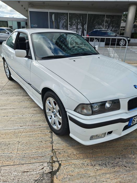 BMW 318 is coupé