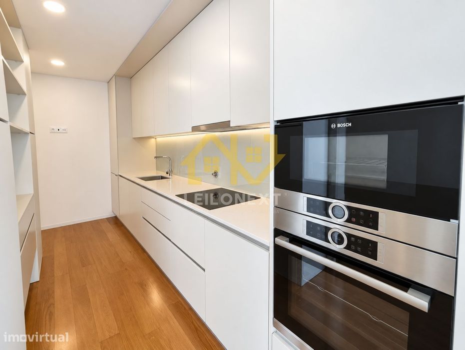 T3 com Amplo Terraço e Garagem