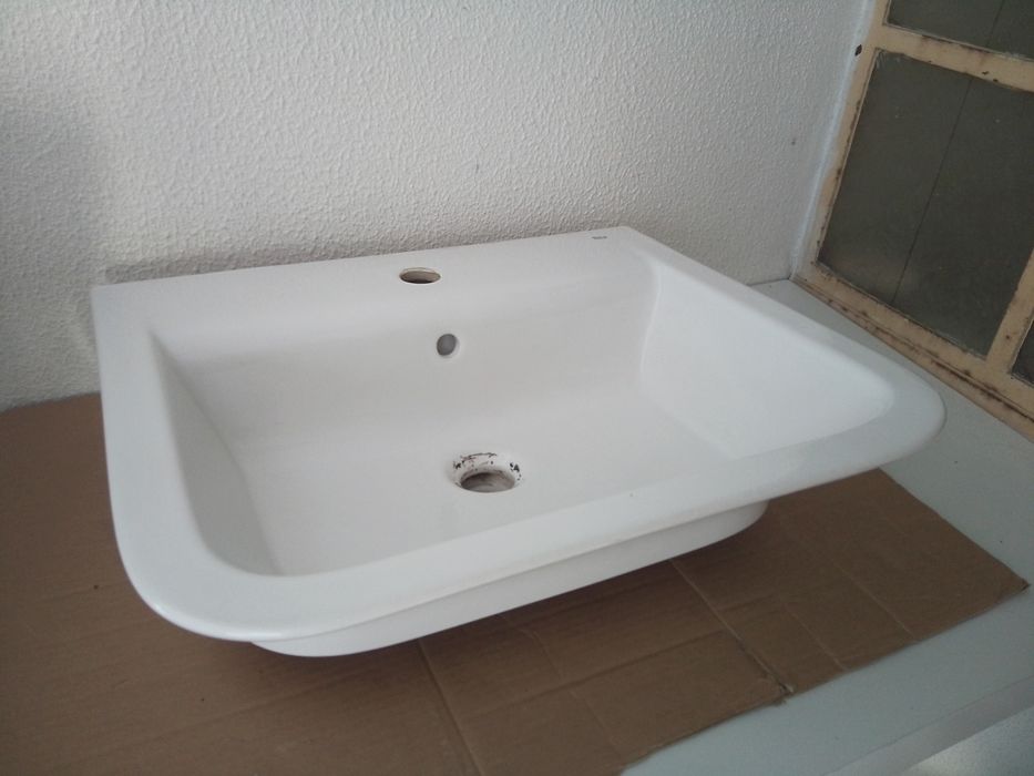 Lavatório The Gap marca Roca novo impecável