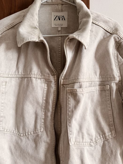 джинсовка Zara світлого кольору