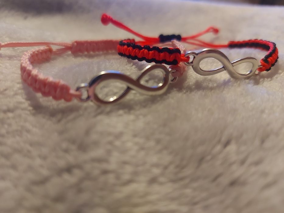 Bransoletki z imieniem, breloki