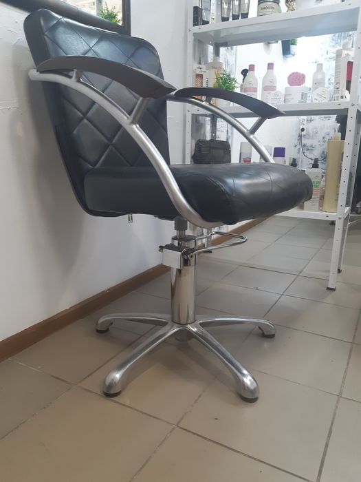 Продам кресло для парикмахера
