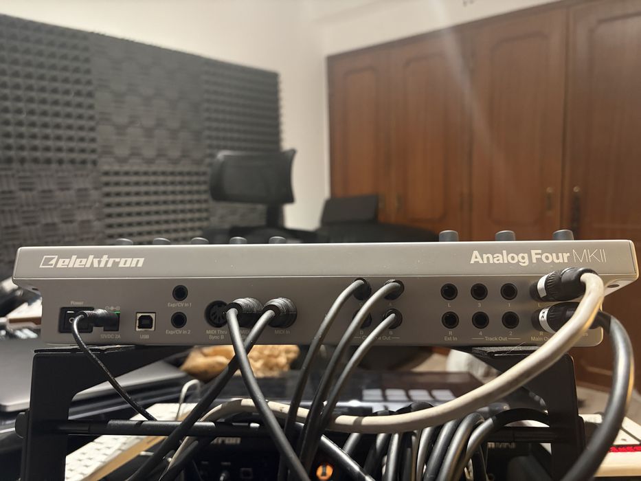 Elektron Analog Four mkII grey c/Decksaver