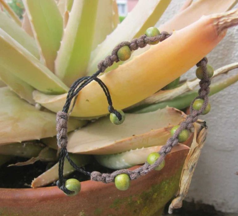 Pulseira Castanha e Verde ajustável 20-27 cm Artesanal Índios Pataxós