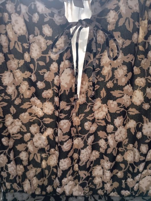 H&M S Elegancka sukienka midi czarna  w beżowe kwiaty długa