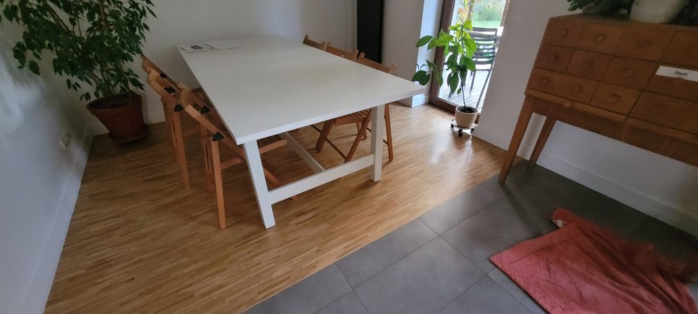 Stół do salonu, jadalni