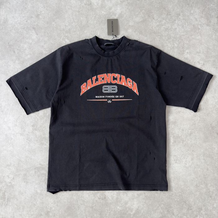 Футболка  Balenciaga Maison Fondee off white vetements cortiez