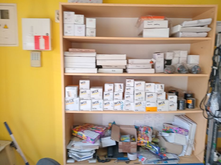 Магазин АВТОЗАПЧАСТИНИ,по вул.Незалежності,по центральній вул.