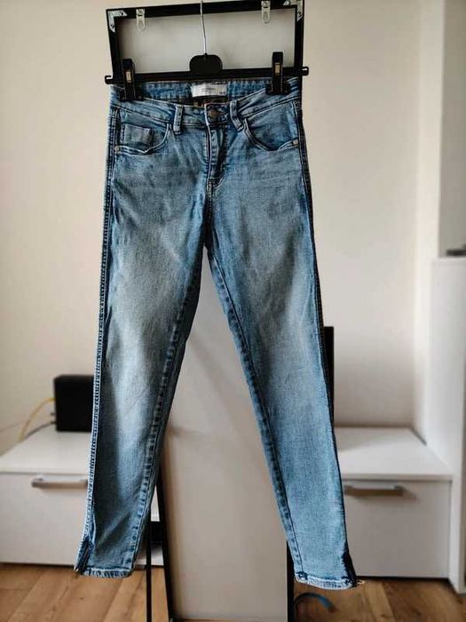 Dzinsy rurki Reserved rozmiar 34