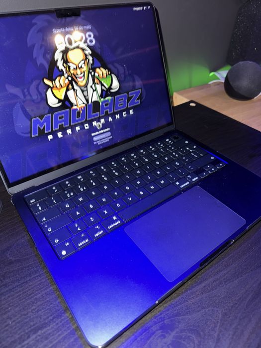 Macbook Air M2 2024