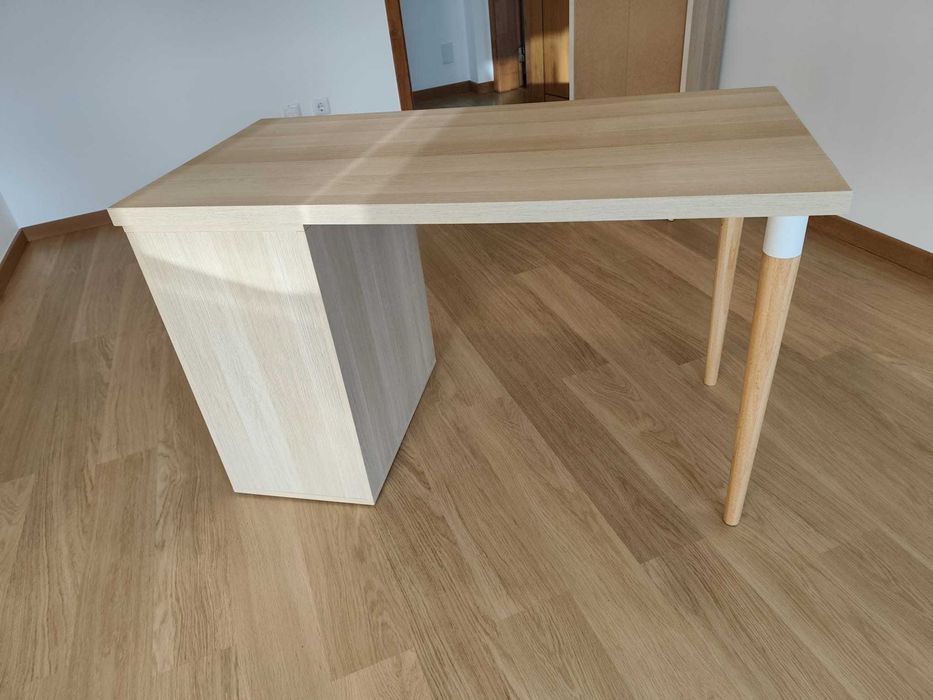 Secretária IKEA como nova
