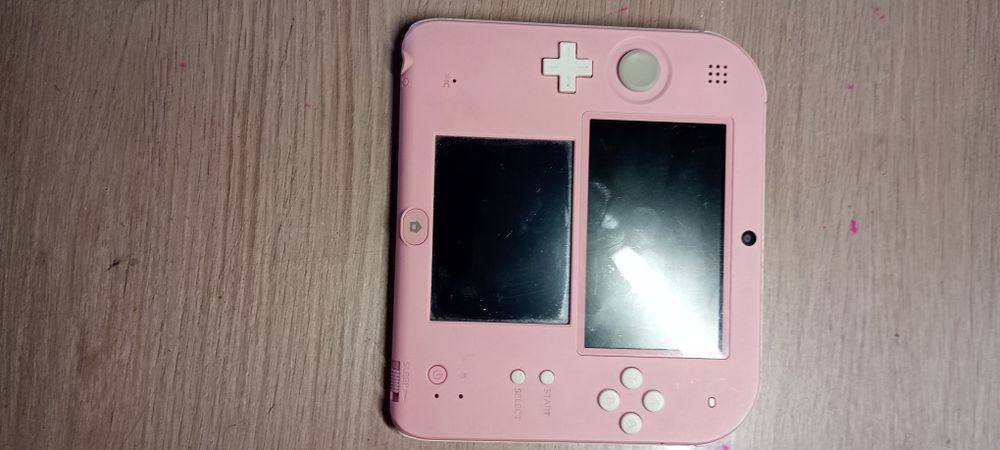 Продам ігрову приставку nintendo 2DS