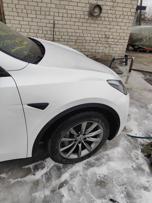 Tesla Model Y 2020-2024 крило праве переднє PPSW