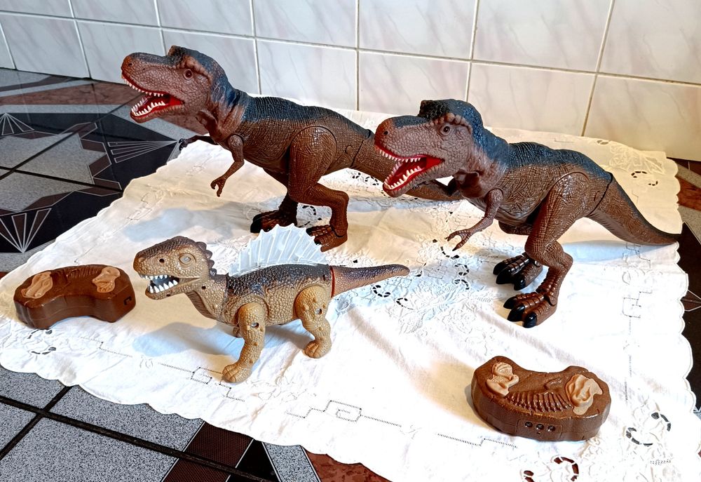 Динозаври на пультах - 2 штуки