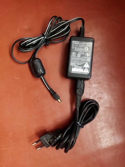 Зарядное устройство AC-LS5 для фотокамеры SONY.