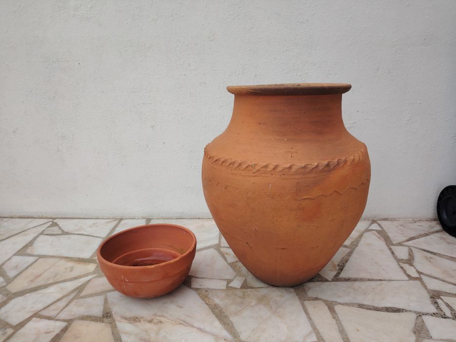 Talha de barro e vazo
