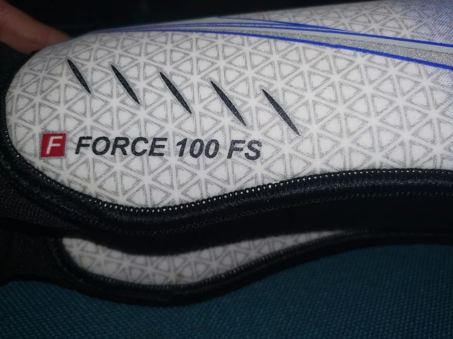Ograniacze do piłki nożnej Force 100 FS