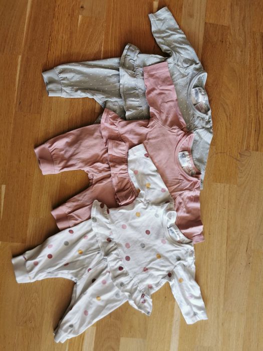 Piżamki niemowlęce hm