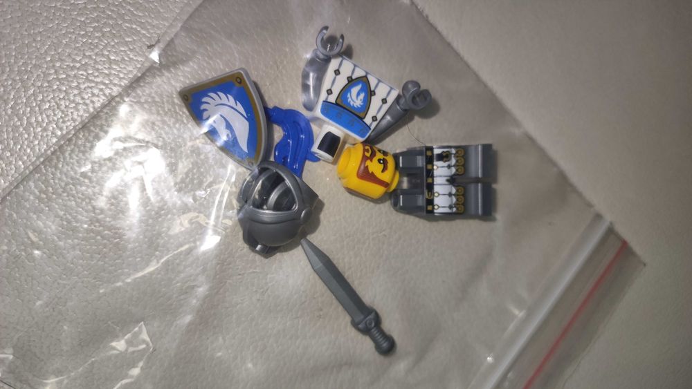 Nowe minifigurki Lego rycerze herbu konia