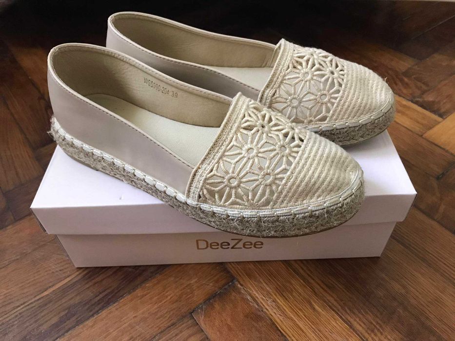 Beżowe espadryle na słomnce
