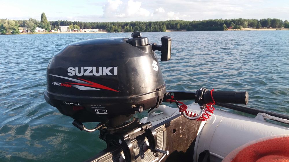 Мотор Suzuki DF 2.5 4 такти в гарному візуальному та робочому стані.