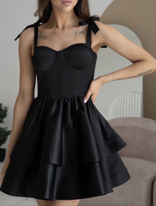 Корсетна сукня з завʼязками на плечах