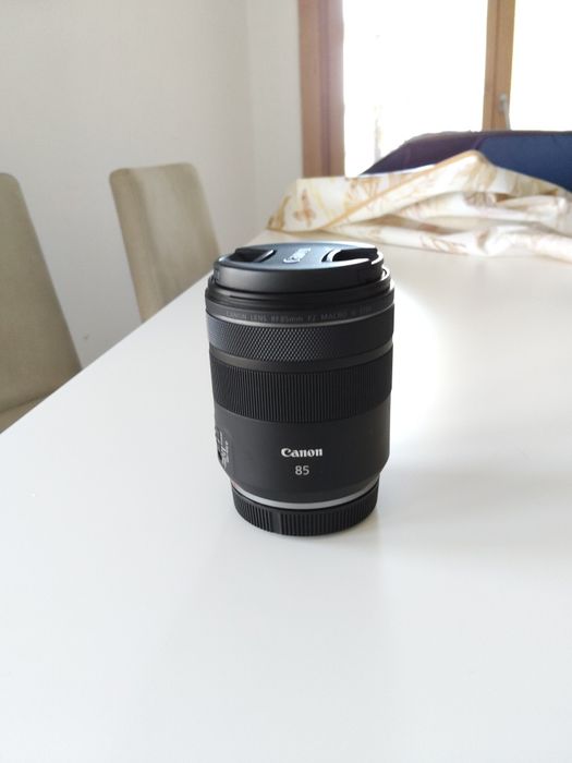 Canon RF 85mm f/2 Macro IS STM
