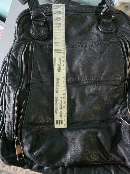 Шкіряна сумка чорна .