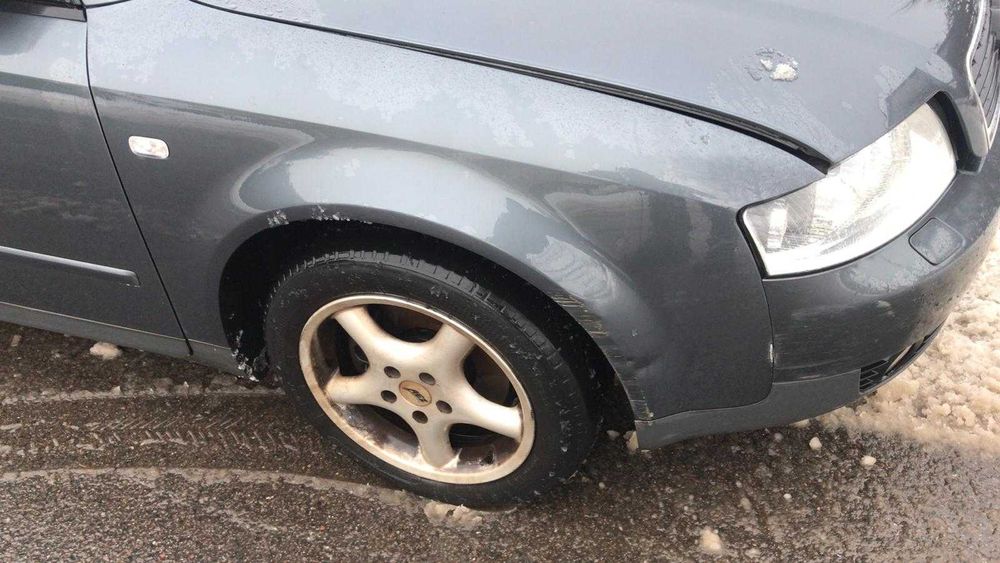 AUDI A4 B6 blotnik PRAWY przod przedni / LX7Z wysylka