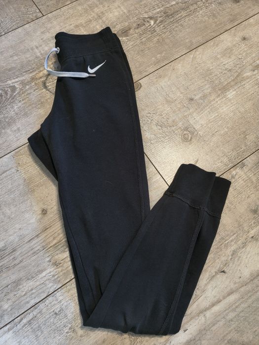 Cienkie spodnie dresowe Nike xs