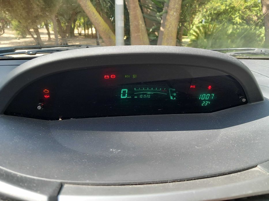 Toyota Yaris de 2009 em bom estado um dono 100.000km revisões anuais com fatura