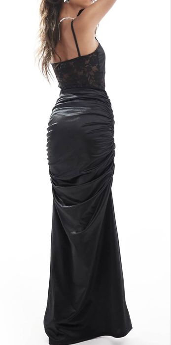 Sukienka Czarna z Koronka ASSOS