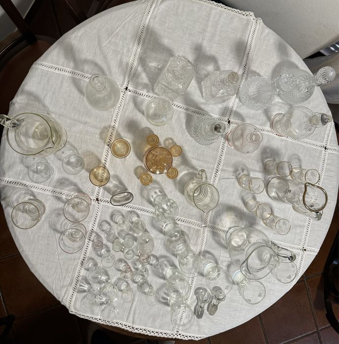 Conjunto de peças de vidro antigas