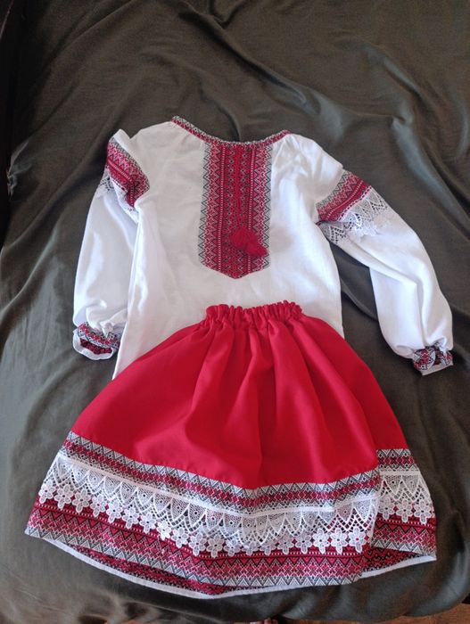 Вишитий комплект для дівчинки