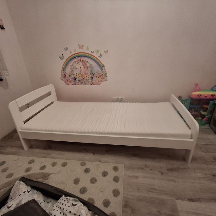 Łóżko dziecięce z materacem