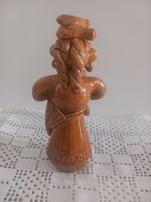 Escultura da ceramista Júlia Ramalho