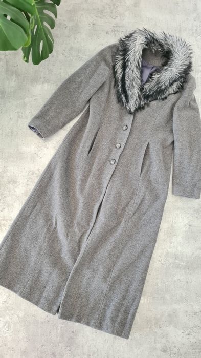 Bardzo długi płaszcz. Szary. Ciepły. Kołnierz sztuczne futerko