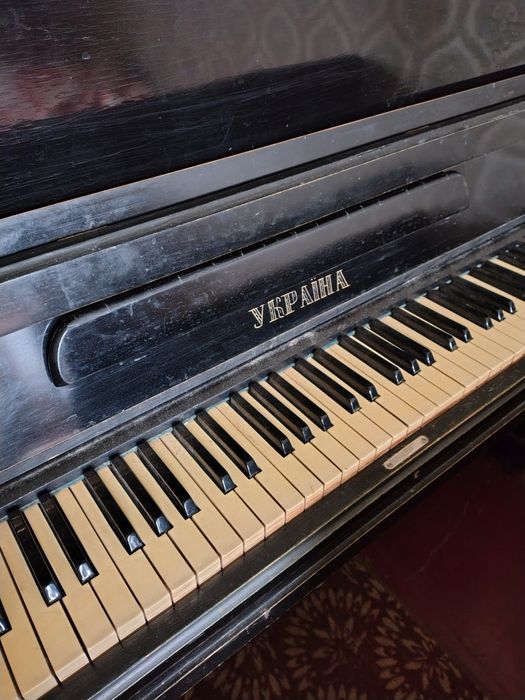 Пианино Україна   продам