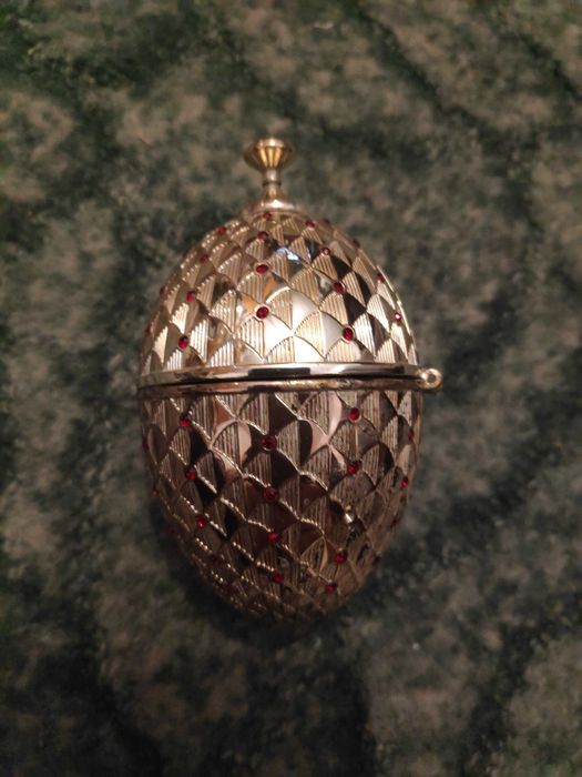 Szkatułka jajko na biżuterię