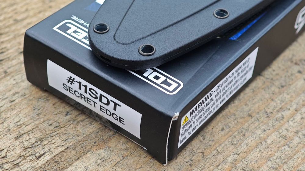Cold Steel Secret Edge шийний ніж прихованого носіння з ножнами та ланцюжком на шию  
шийний ніж прихованого носіння