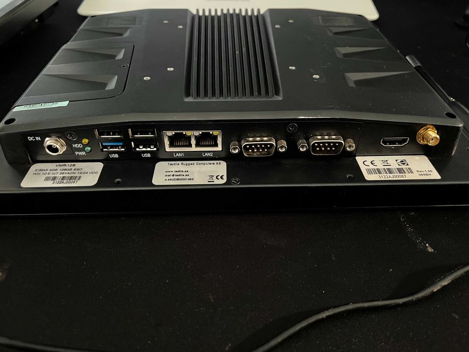 Komputer przemysłowy Tactile VMR-12B Fanless + ekran dotykowy 12" | 12/24V | SSD