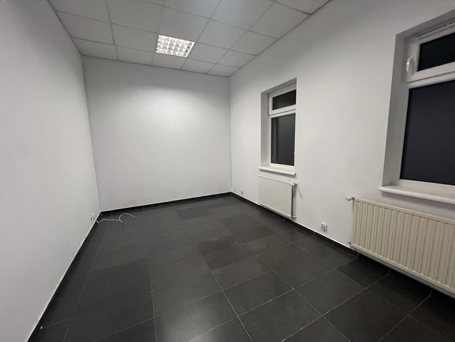 Parter budynku osobne wejscie 5 pokoi wolne